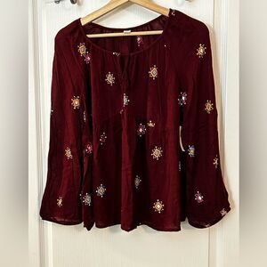 Old Navy Women’s Medium red geometric boho sexy swing Blouse - NWT peasant top
